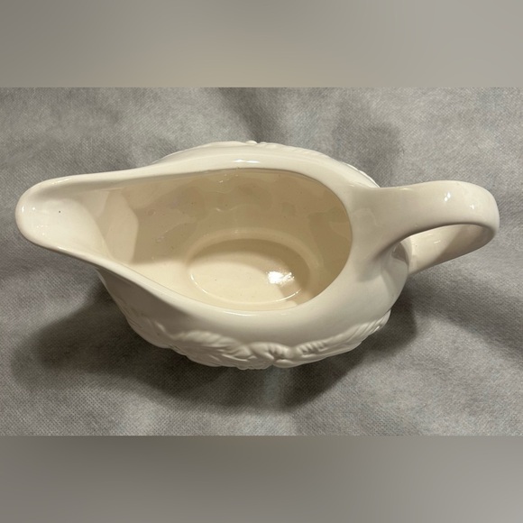 Nature Hand crafted Gravy boat. By Tabletops Unlimited - Picture 2 of 8